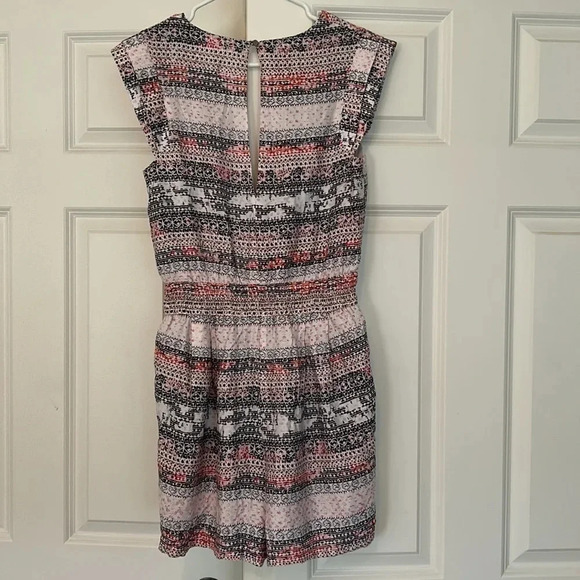 BCBGeneration Romper shorts size small pink and black cap sleeve v neck - Picture 3 of 5